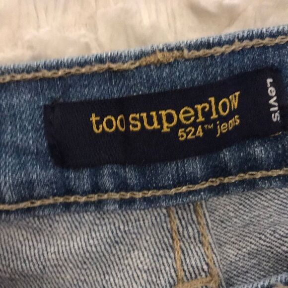 Light wash distressed Levi’s skinny jeans - Picture 2 of 7